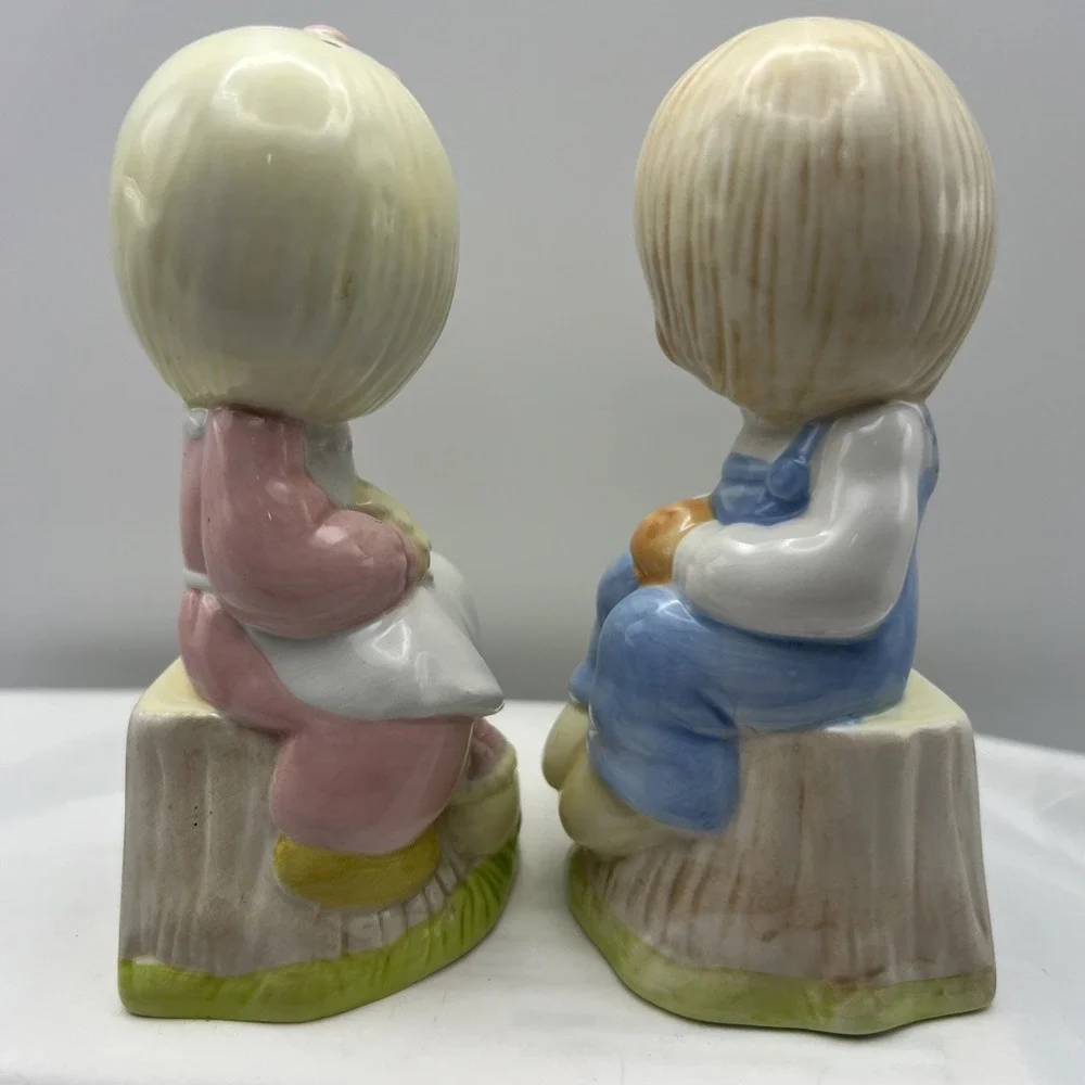 Precious Moments Boy & Girl ~ Love One Another Salt & Pepper Shakers